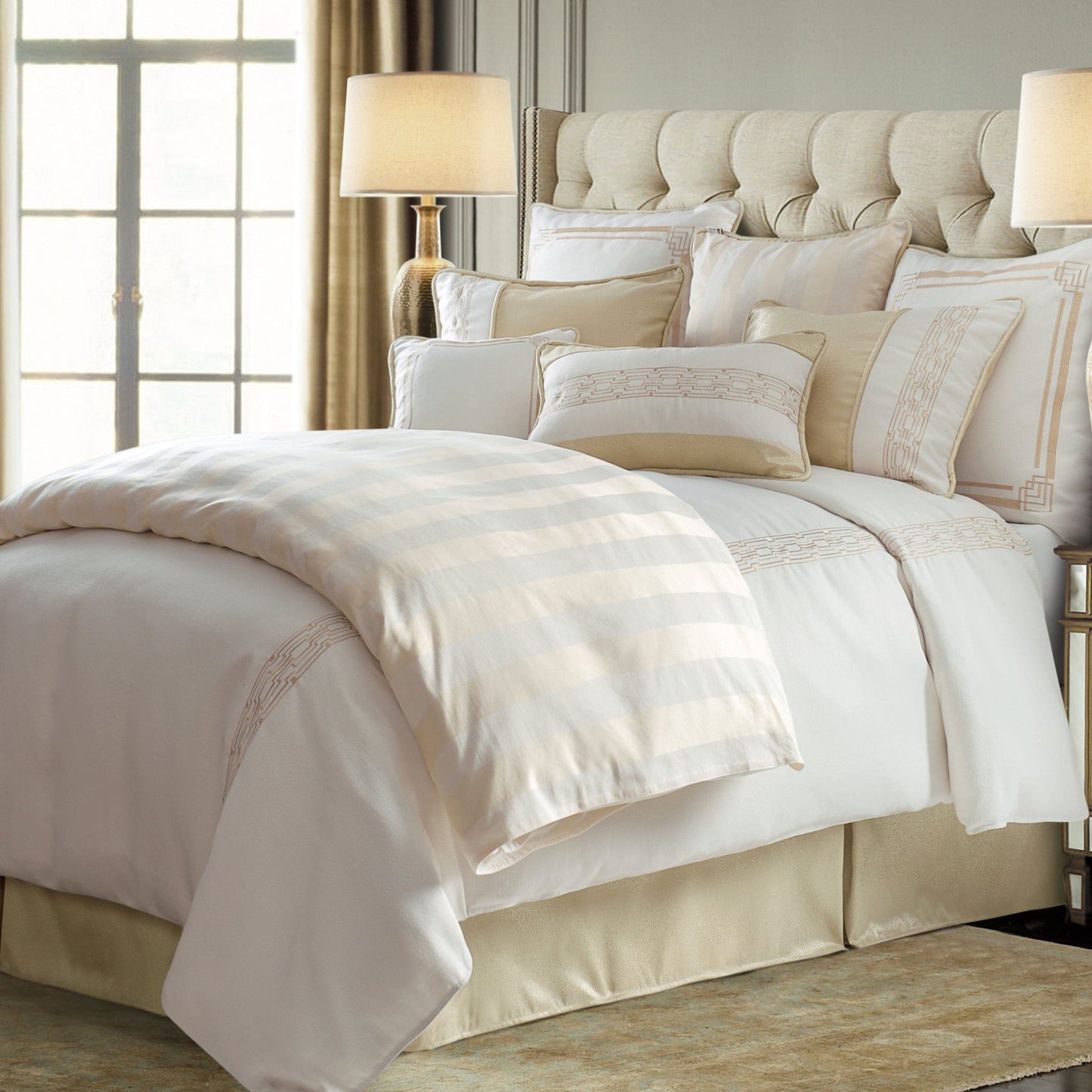 Hollywood - Queen Comforter Set (Set of 4) - White / Cream