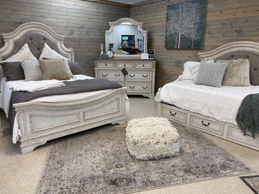 Realyn Bedroom Group