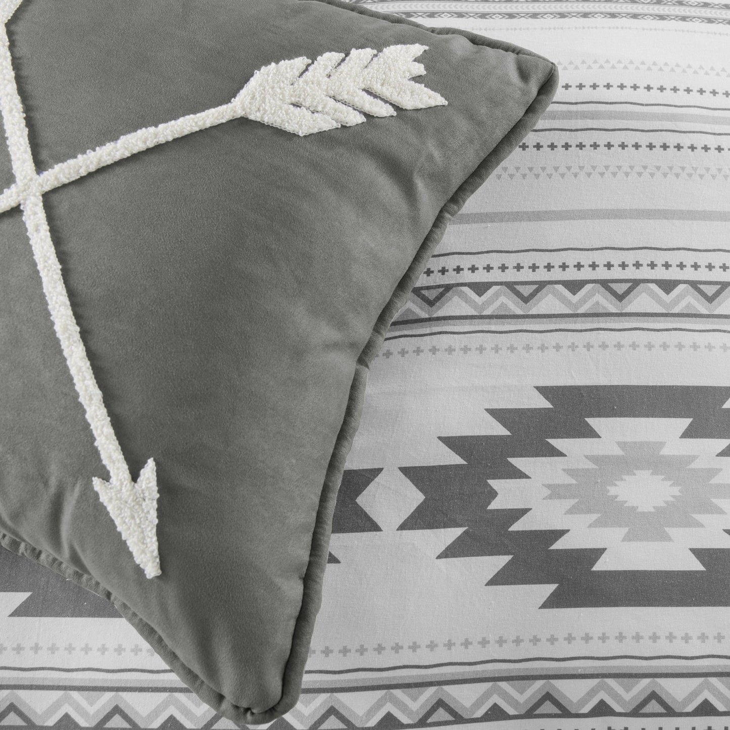 Free Spirit - King Comforter Set (Set of 4) - Gray / White