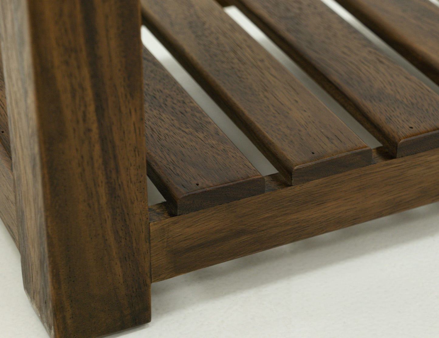 Walnut - Table