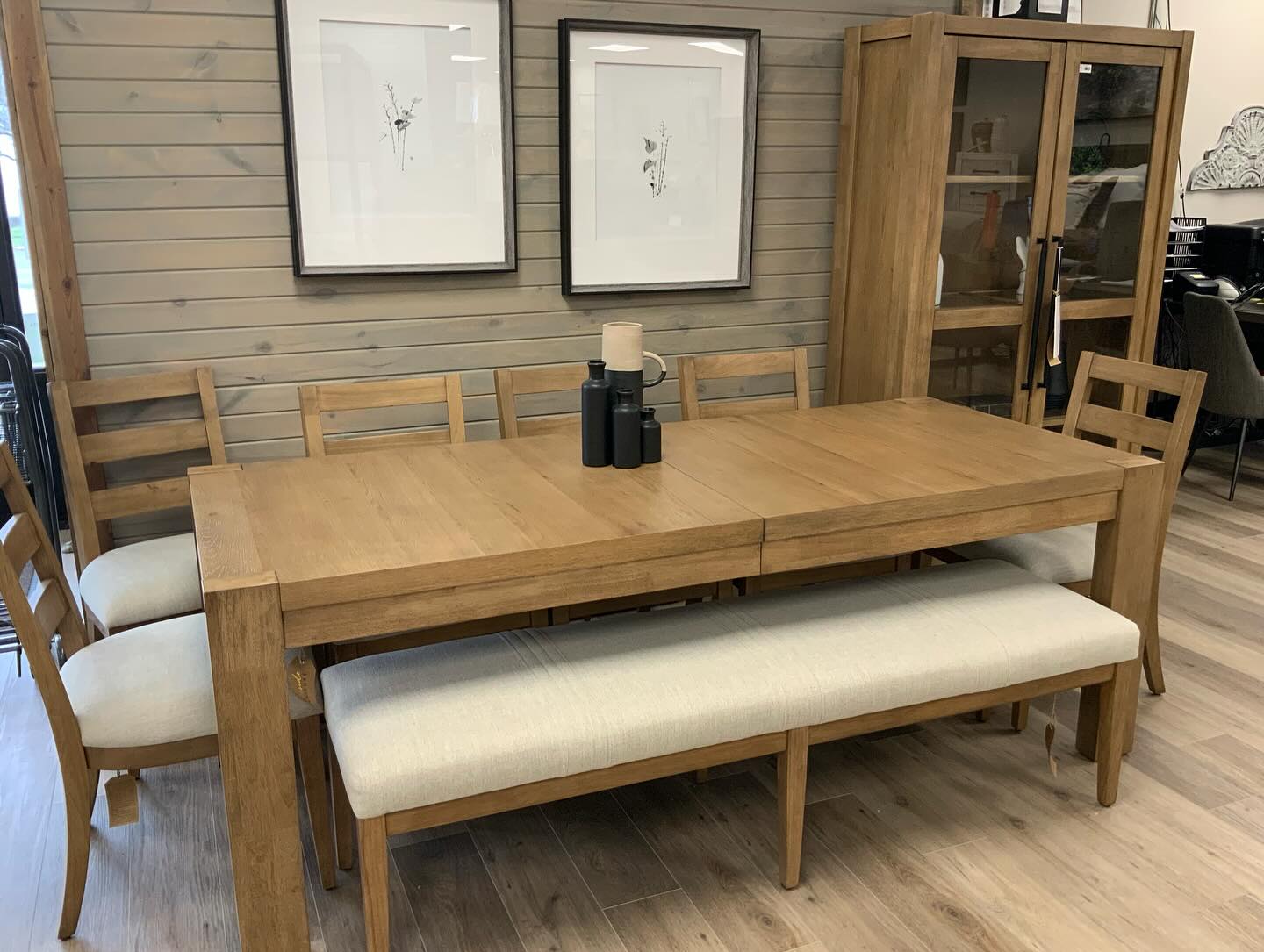 Davie Dining Room Group By Riverside