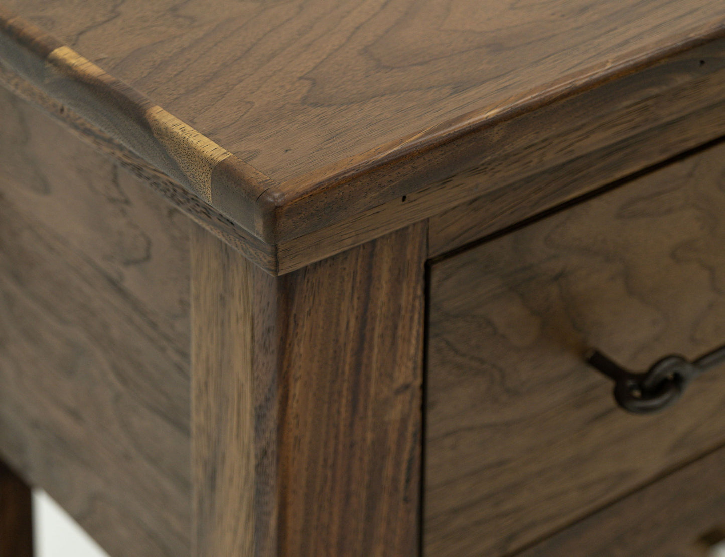 Walnut - Table