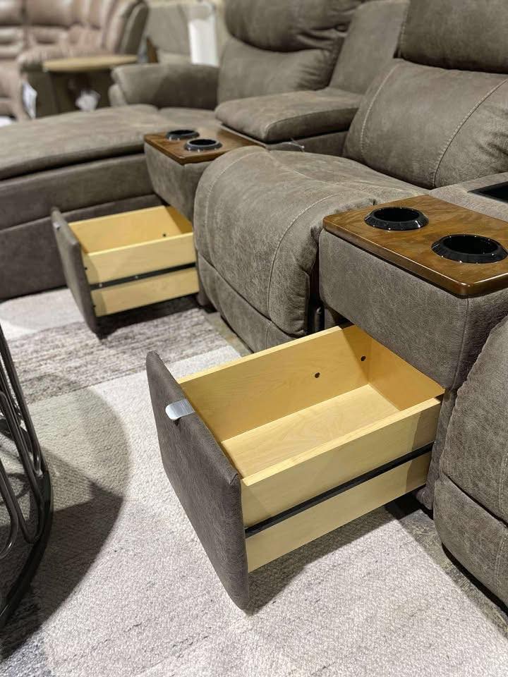 FLOOR MODEL LA-Z-BOY Sectional!