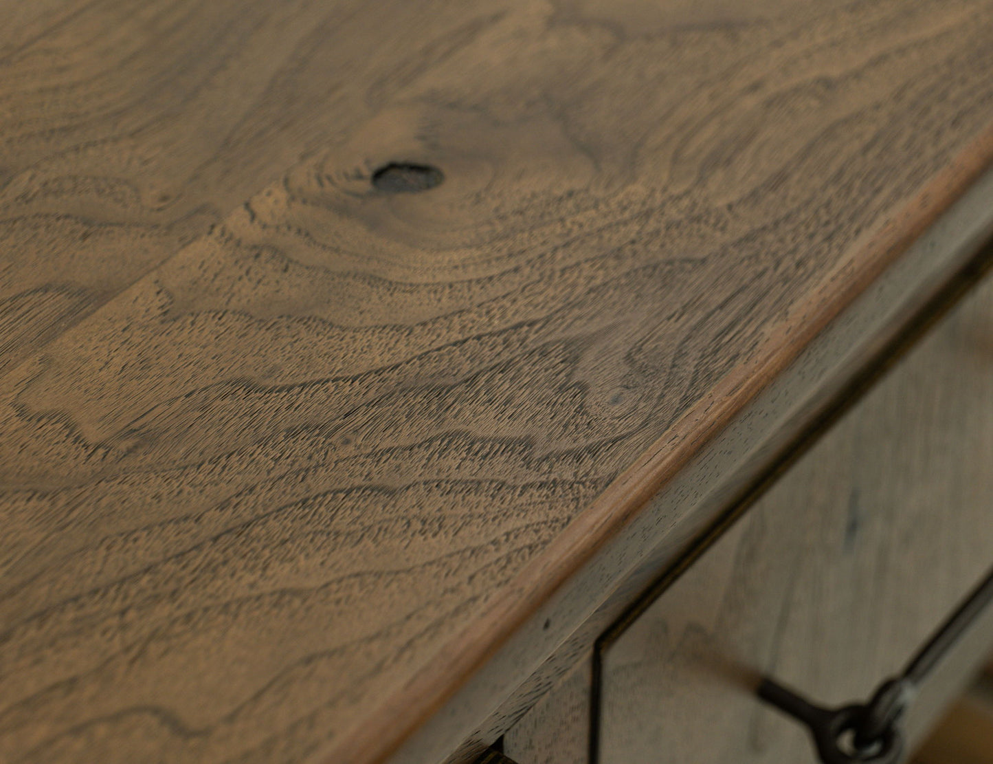 Walnut - Table