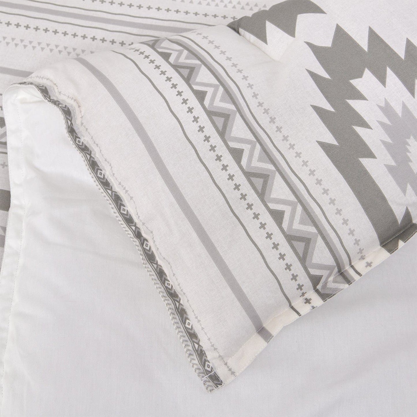 Free Spirit - King Comforter Set (Set of 4) - Gray / White