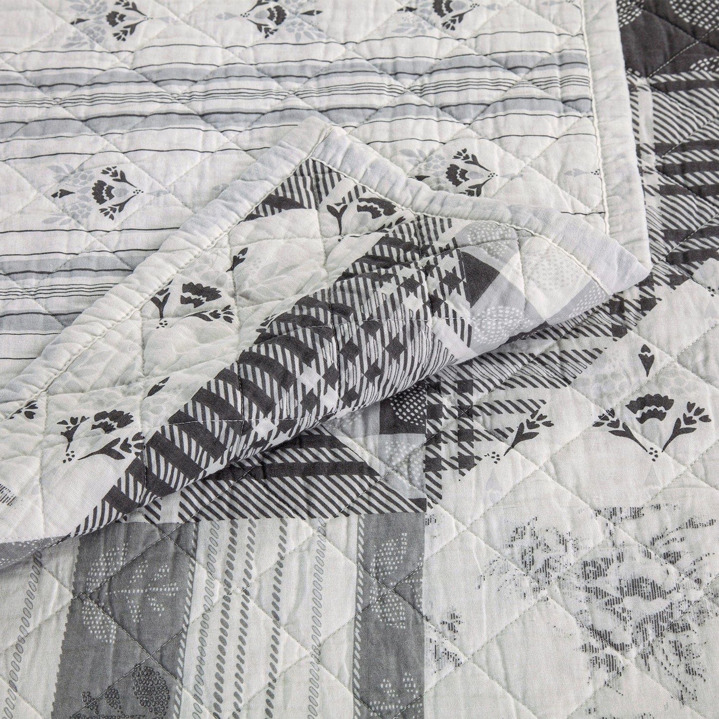 Patchwork Prairie - King Reversible Quilt Set (Set of 3) - Black