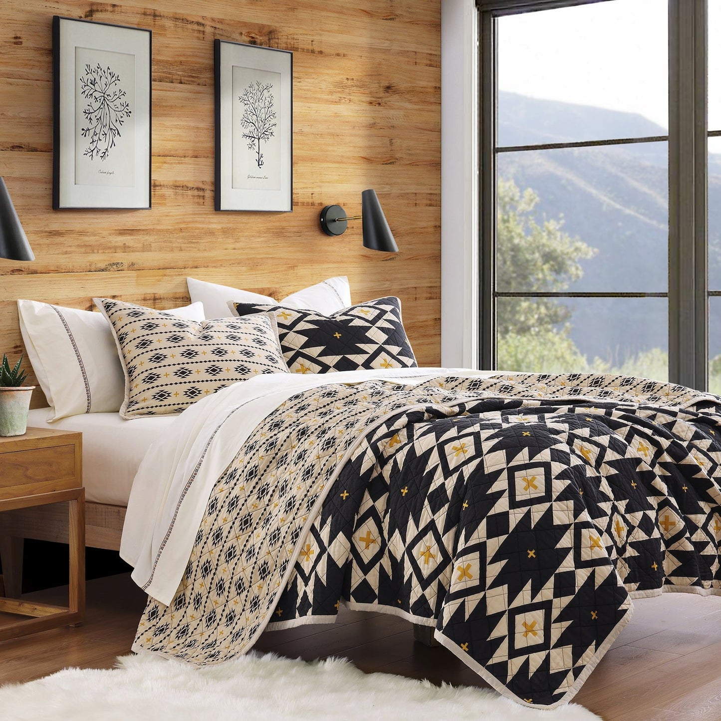 High Desert - Full/Queen Reversible Quilt Set (Set of 3) - Black