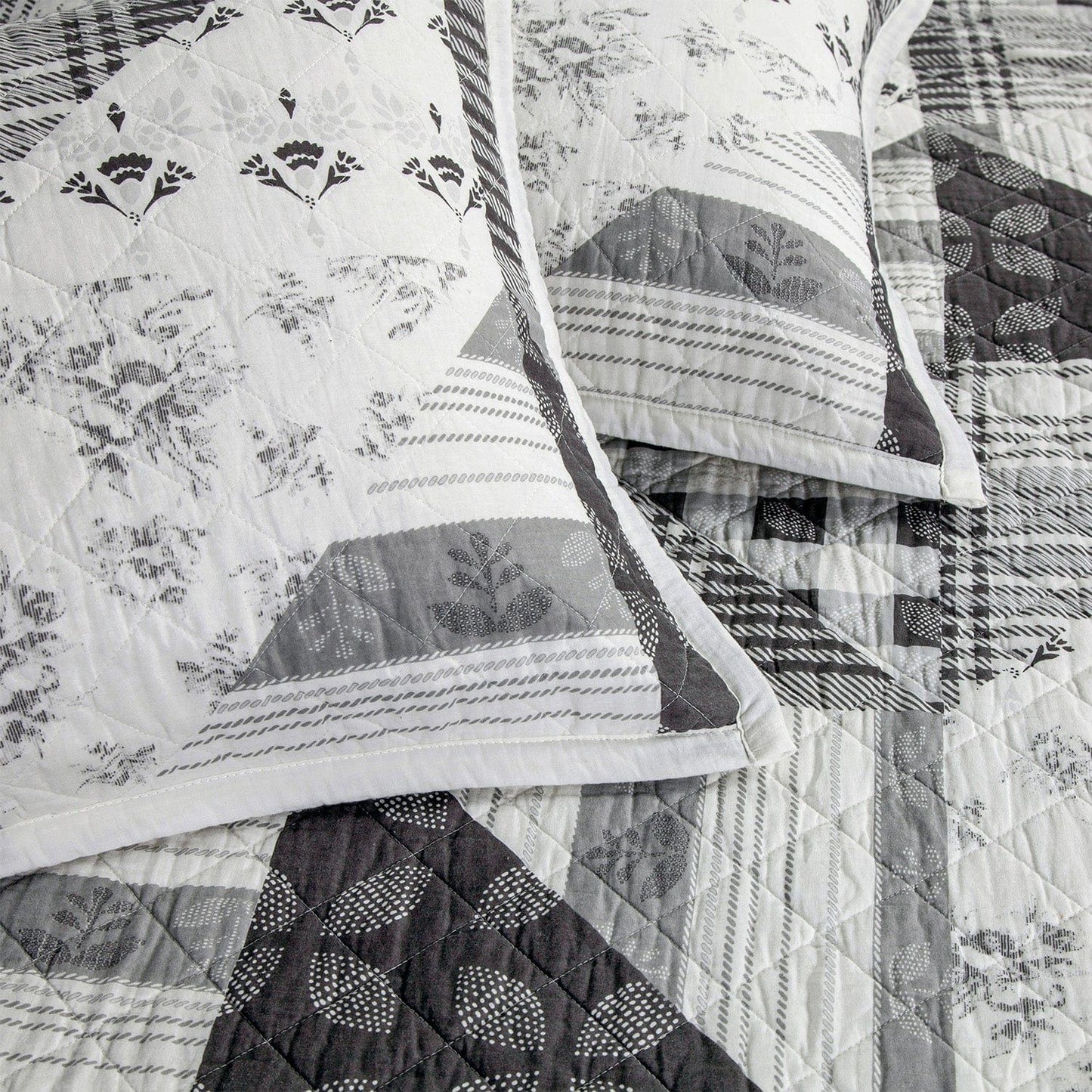 Patchwork Prairie - King Reversible Quilt Set (Set of 3) - Black