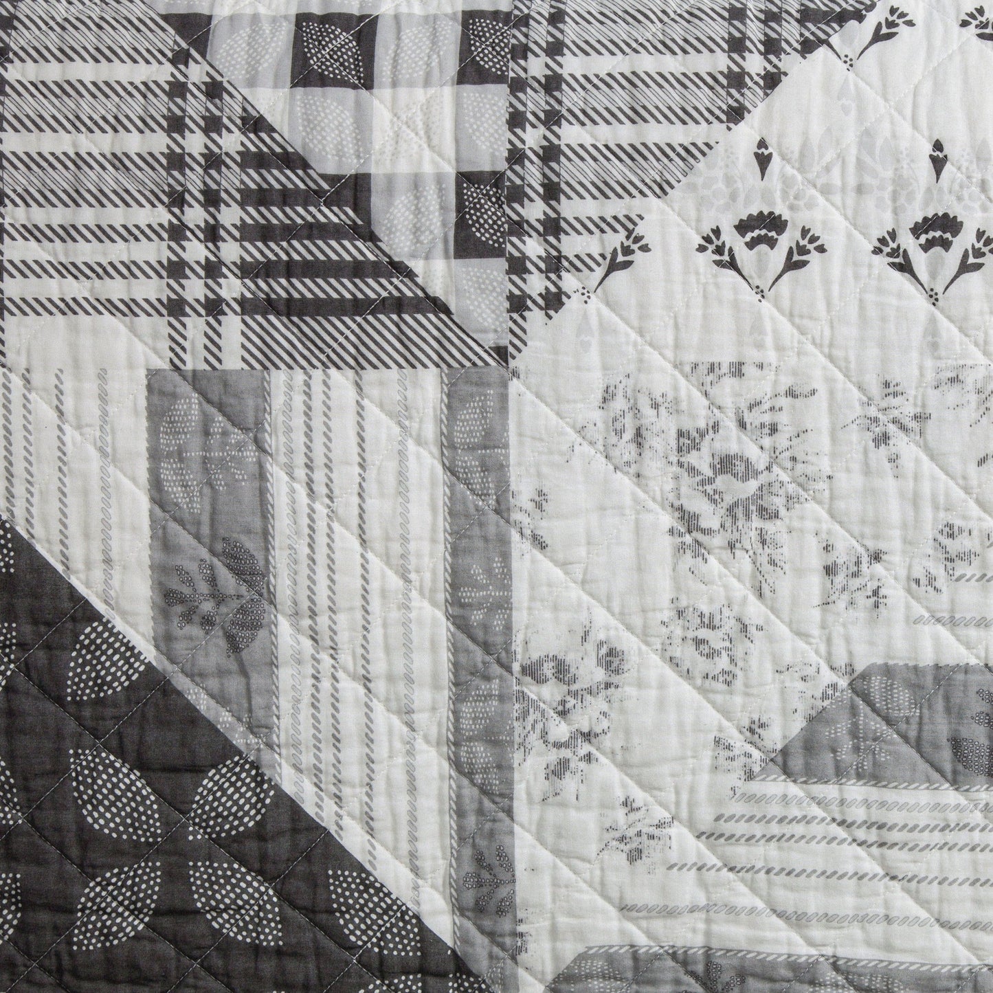 Patchwork Prairie - King Reversible Quilt Set (Set of 3) - Black