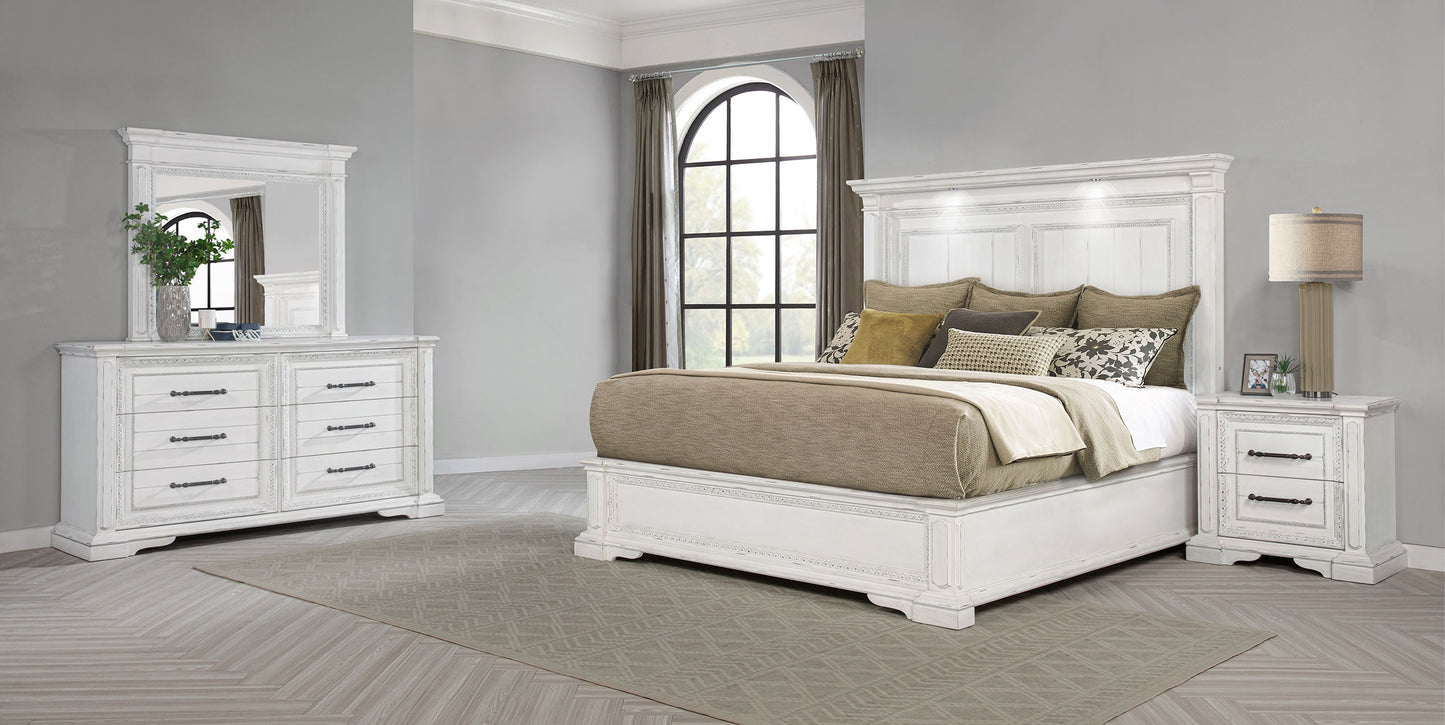 McKinney 4-piece California King Bedroom Set Vintage White
